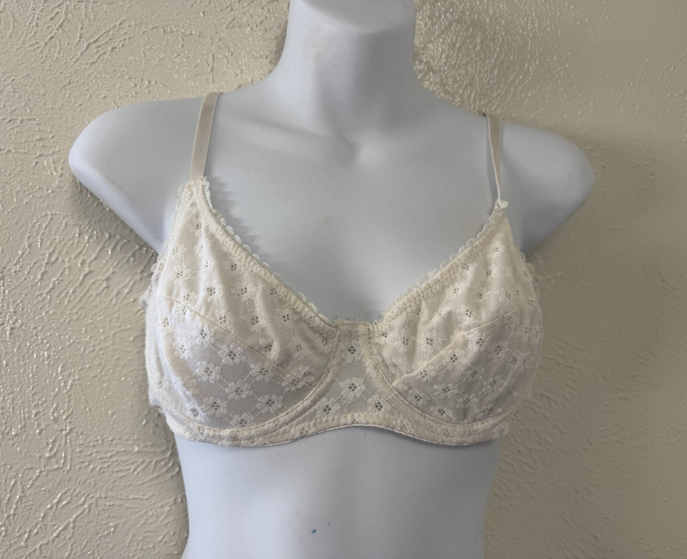 Women Vintage 2000s Y2K Jessica Simpson Unlined Lace Bra 36B Wireless Ivory
